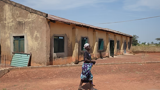 Construction de la clôture du complexe scolaire SAM A et B et achèvement de la clôture du centre de santé de !'Arrondissement de Donwari
